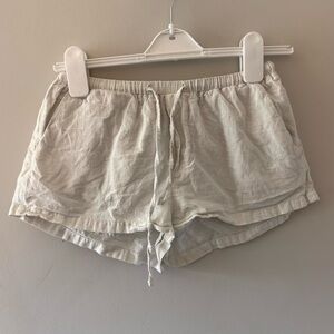 Edikted Leslie Linen Look Shorts — White